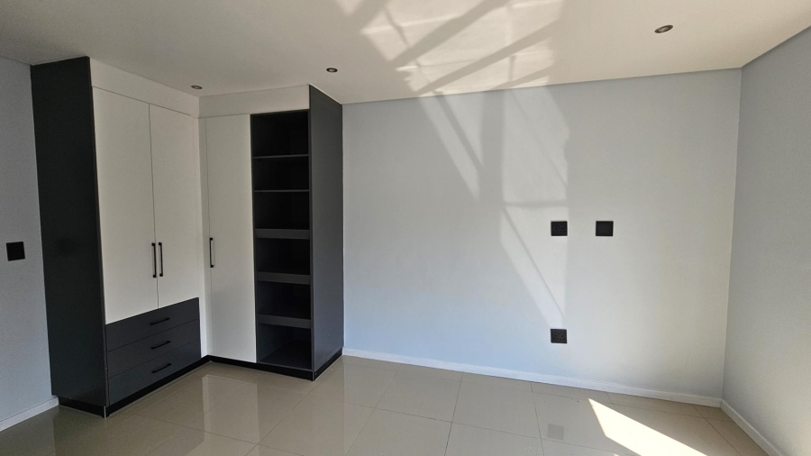 5 Bedroom Property for Sale in Melodie North West